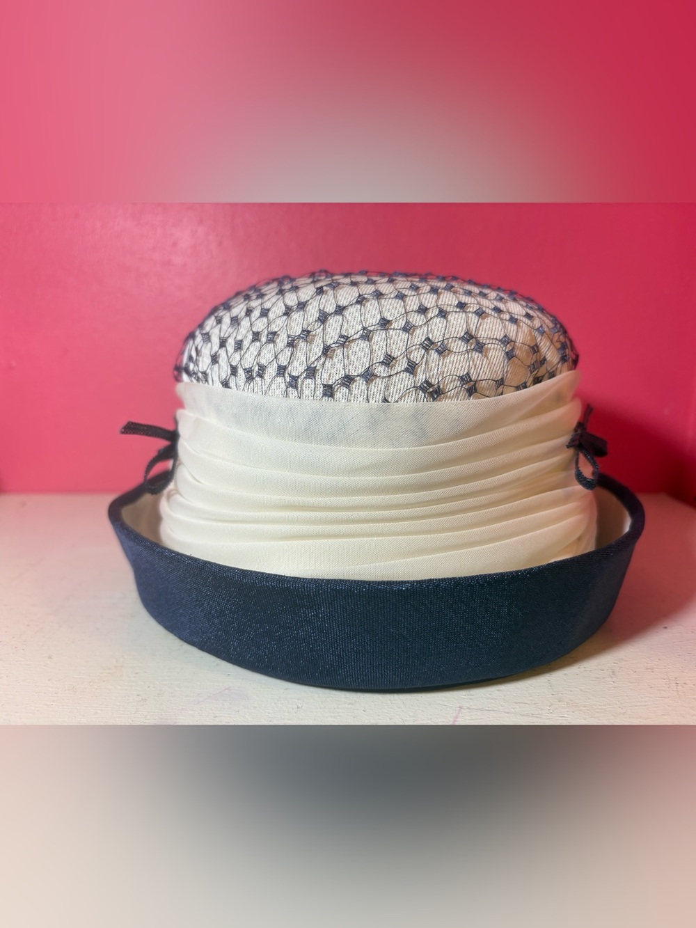 VINTAGE Woman's Ivory & Navy Veiled Hat with Bow Detailing RARE Retro 50s Classy - Picture 6 of 12